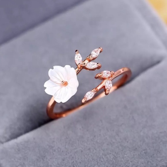Jewelry - Sale! Rose Gold Adjustable Floral Ring